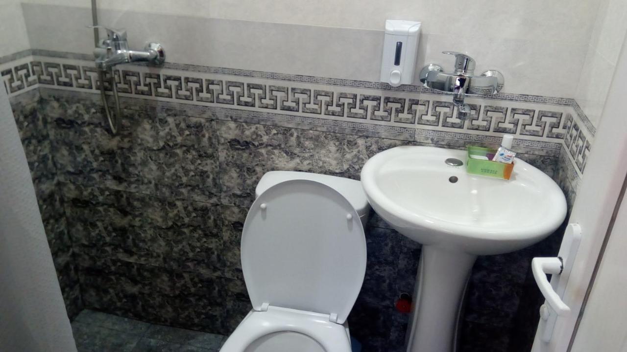 Hotel Isani Tbilisi Exteriör bild