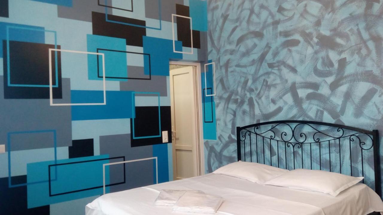 Hotel Isani Tbilisi Rum bild
