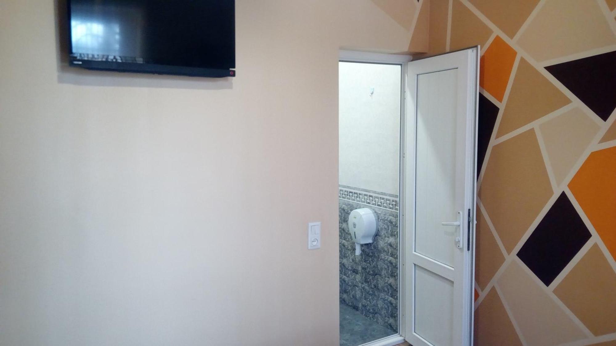 Hotel Isani Tbilisi Rum bild