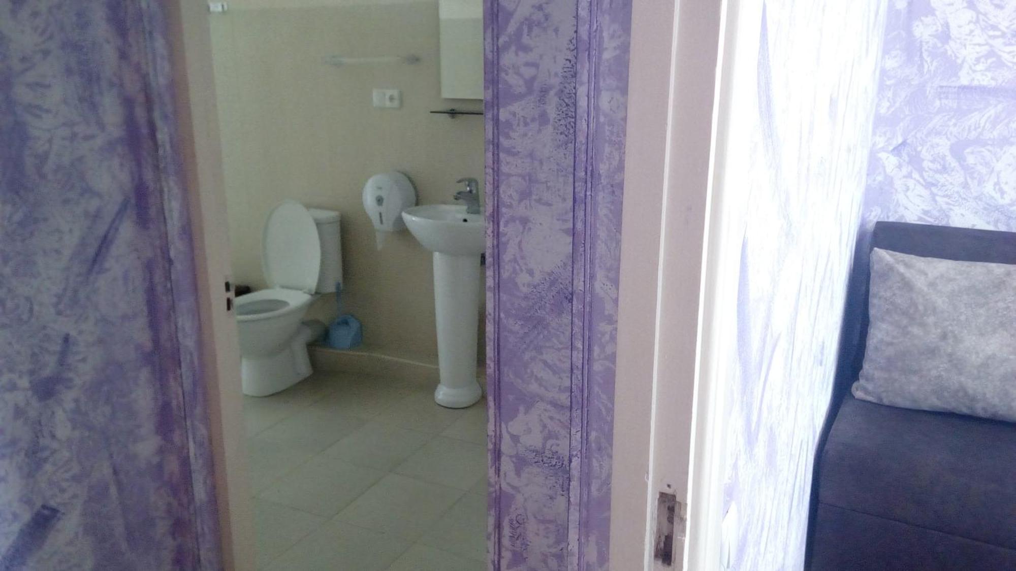 Hotel Isani Tbilisi Rum bild